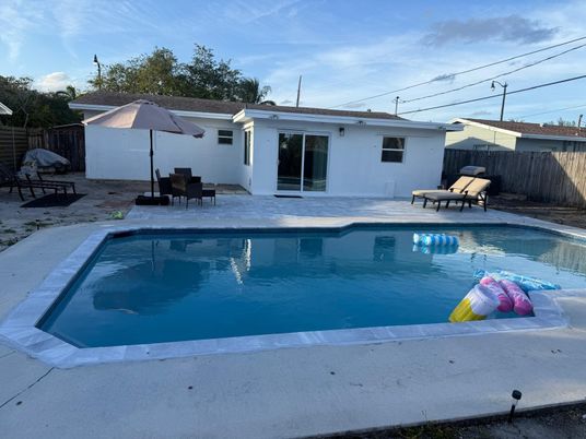 Exterior, Pool