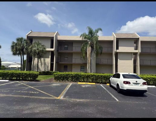 Exterior, Facade, Condo Building