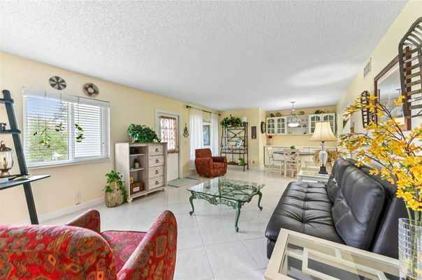 Dining room, Interior, Living room, Pendant Lights