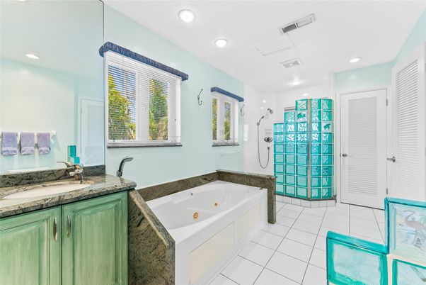 Bathroom, Interior, Recessed Lighting