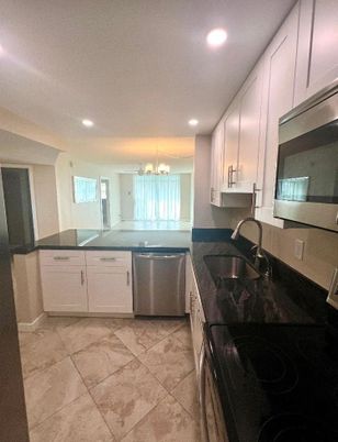 Chandelier, Interior, Kitchen, Recessed Lighting, Stainless Steel Appliances