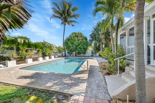 Exterior, Pool