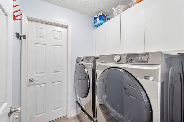 Interior, Washer, Wood Texture Flooring