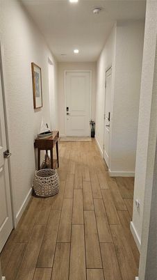 Interior, Recessed Lighting, Wood Texture Flooring