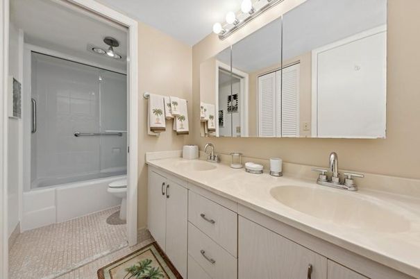 Bathroom, Dual Sink Vanities, Interior