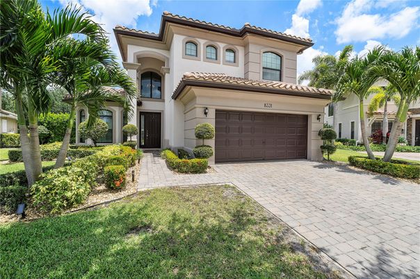 Attached, Exterior, Facade, Mediterranean