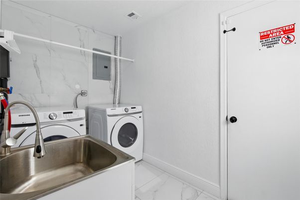 Interior, Marble, Marble Walls, Washer