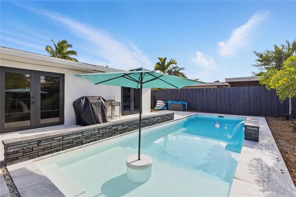 Exterior, Pool