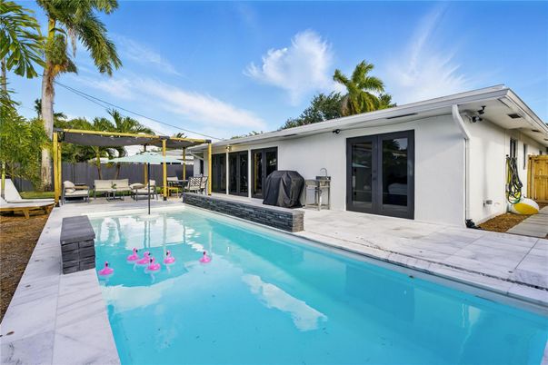 Exterior, Pool