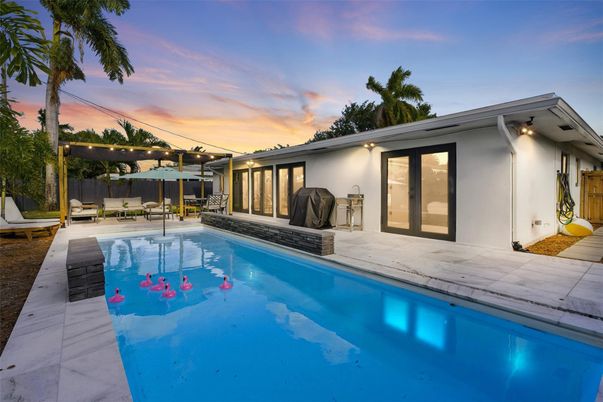 Exterior, Pool
