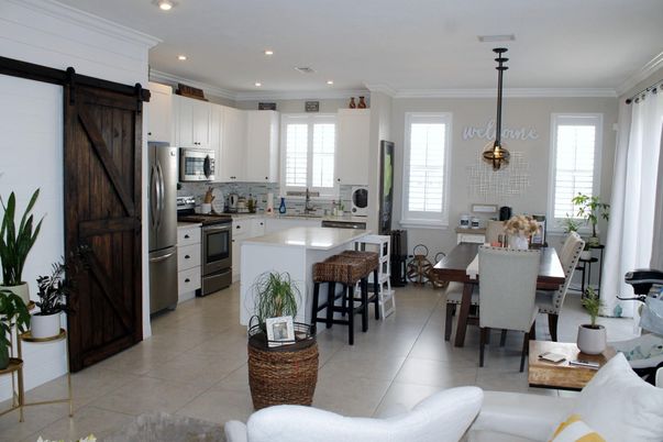 Dining room, Interior, Kitchen, Pendant Lights, Recessed Lighting, Stainless Steel Appliances