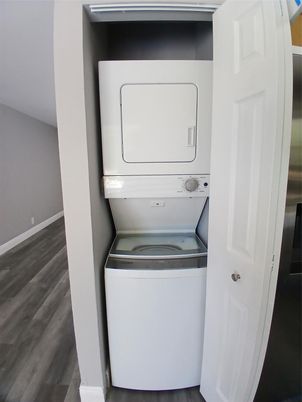 Interior, Utility Closets, Washer, Wood Texture Flooring