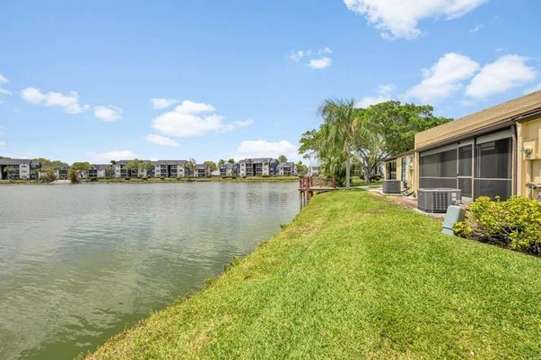 Exterior, Lake