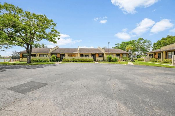 Backyard, Exterior, Facade, Ranch