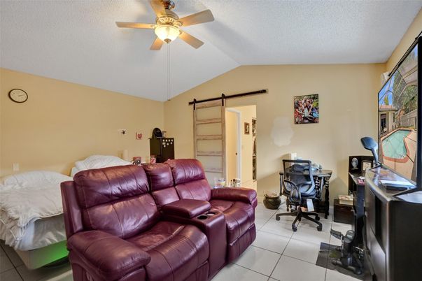 Home Office, Interior