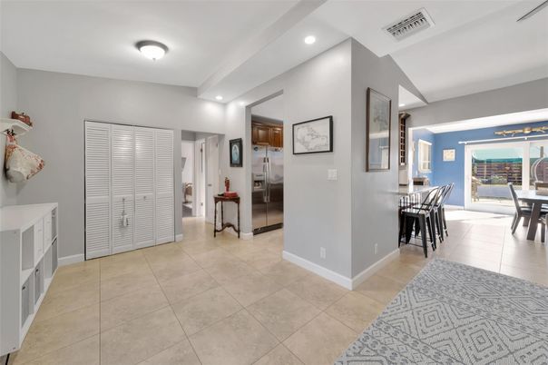 Dining room, Interior, Recessed Lighting
