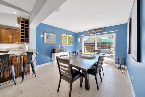 Dining room, Interior, Recessed Lighting