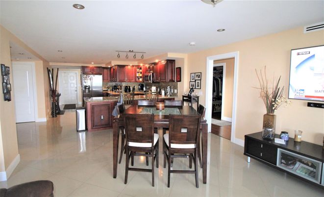 Dining room, Interior, Kitchen, Recessed Lighting, Stainless Steel Appliances