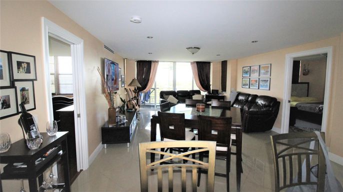 Dining room, Interior, Living room, Recessed Lighting