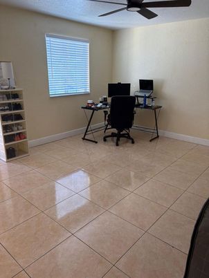 Home Office, Interior