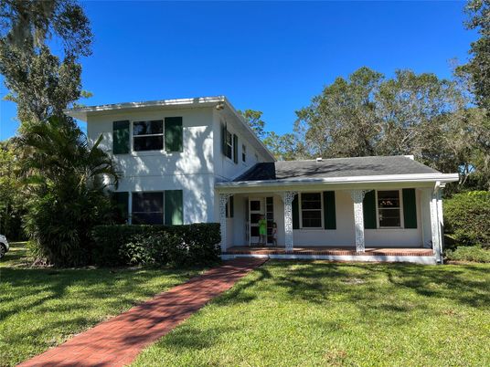 Backyard, Exterior, Facade, Split Level