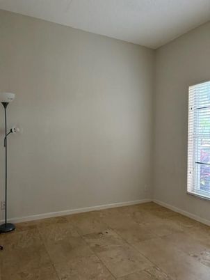 Empty room, Interior