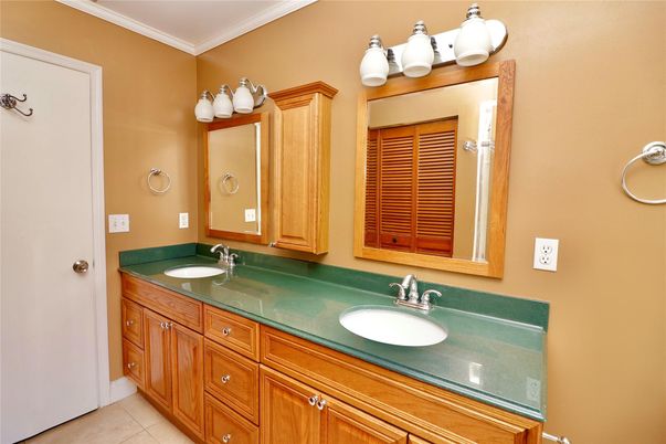Bathroom, Dual Sink Vanities, Interior
