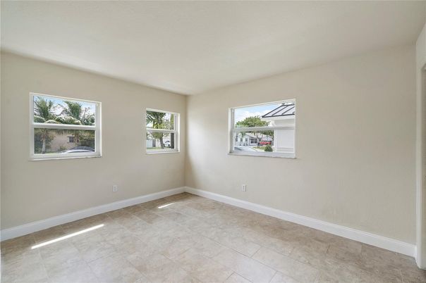 Empty room, Interior