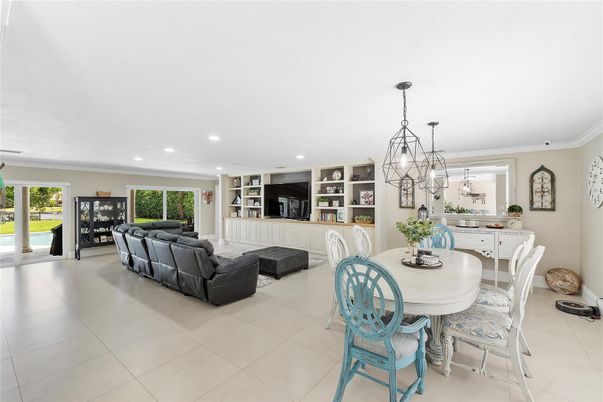 Chandelier, Dining room, Interior, Living room, Pendant Lights, Recessed Lighting