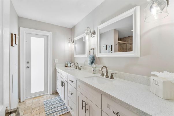 Bathroom, Dual Sink Vanities, Interior