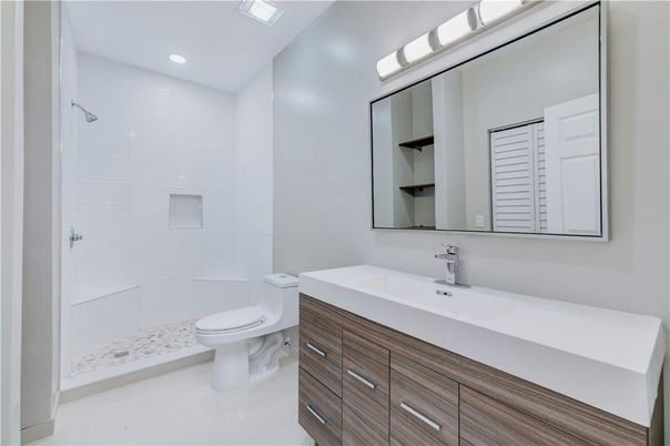 Bathroom, Interior, Recessed Lighting
