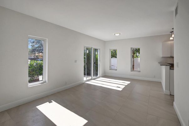 Empty room, Interior, Pendant Lights, Recessed Lighting