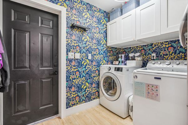 Interior, Washer, Wood Texture Flooring