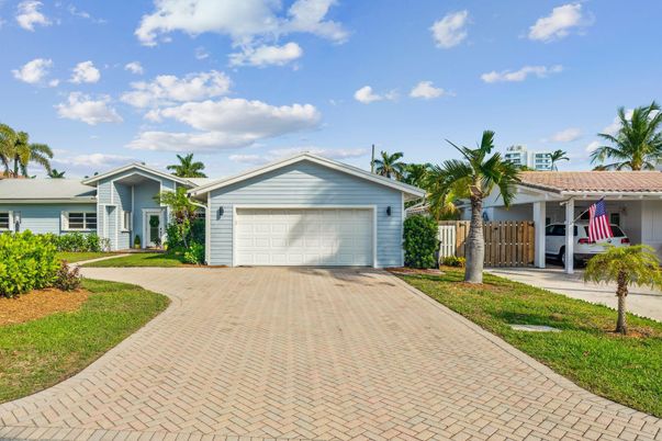 Attached, Exterior, Facade, Ranch