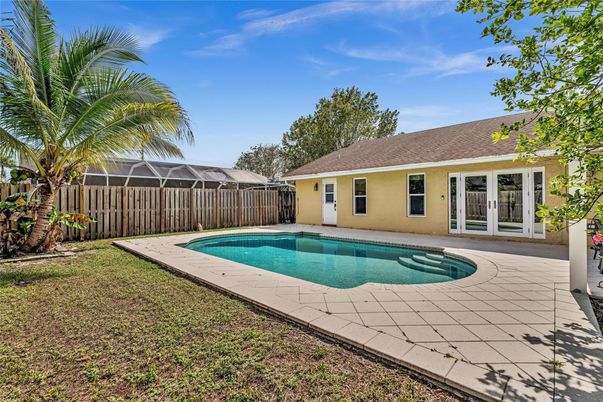 Exterior, Pool