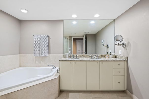 Bathroom, Dual Sink Vanities, Interior, Recessed Lighting