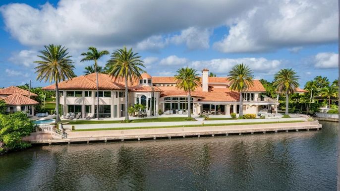 Exterior, Lake