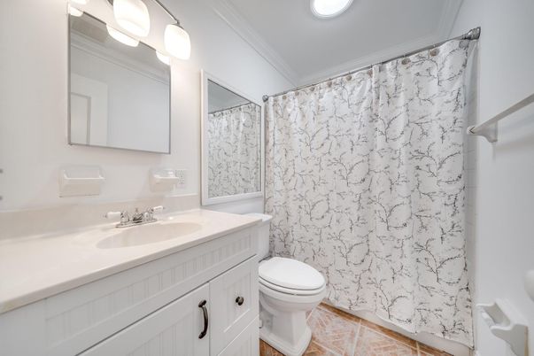 Bathroom, Interior, Recessed Lighting