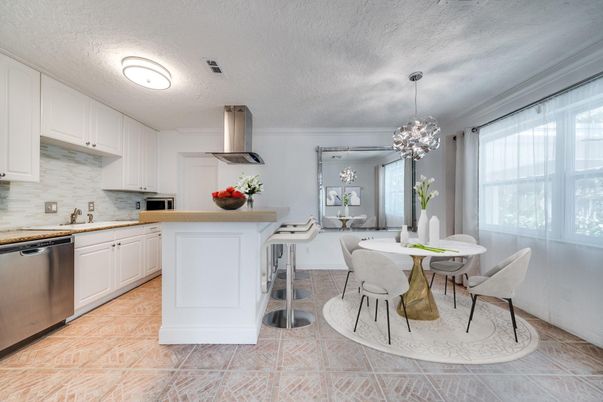 Dining room, Interior, Kitchen, Pendant Lights, Stainless Steel Appliances