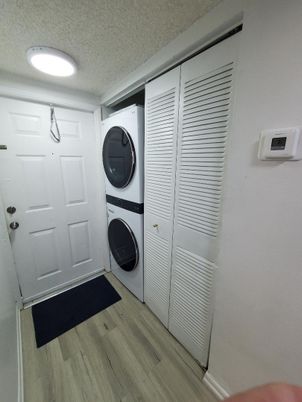Interior, Utility Closets, Washer, Wood Texture Flooring