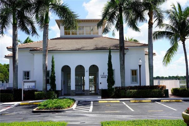 Exterior, Facade, Spanish Mediterranean