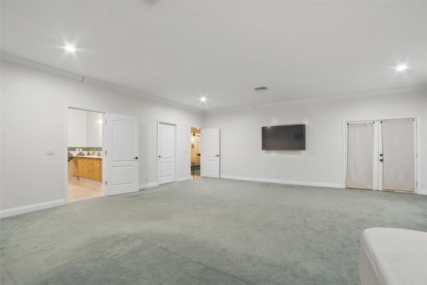 Bathroom, Empty room, Interior, Recessed Lighting