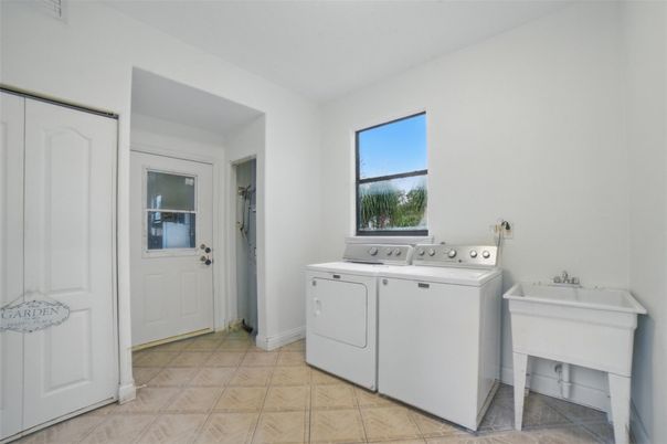 Interior, Washer