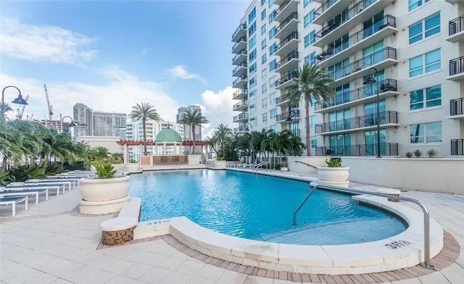 Exterior, Playground, Pool