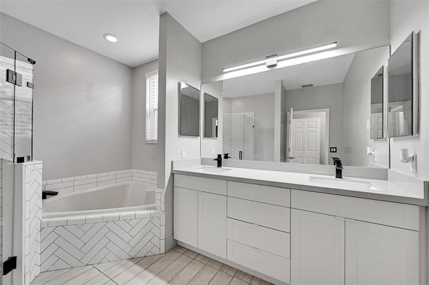Bathroom, Dual Sink Vanities, Interior, Recessed Lighting