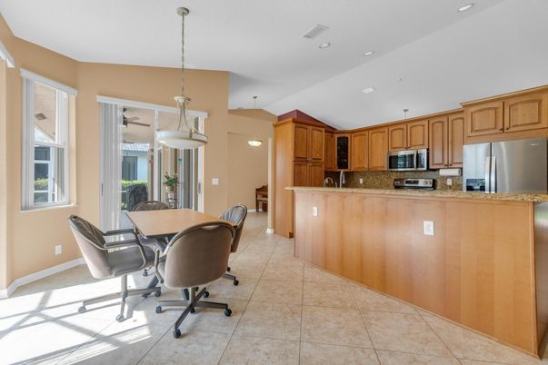 Dining room, Interior, Kitchen, Pendant Lights, Recessed Lighting, Stainless Steel Appliances