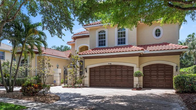 Attached, Exterior, Facade, Mediterranean