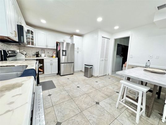 Dining room, Interior, Kitchen, Recessed Lighting