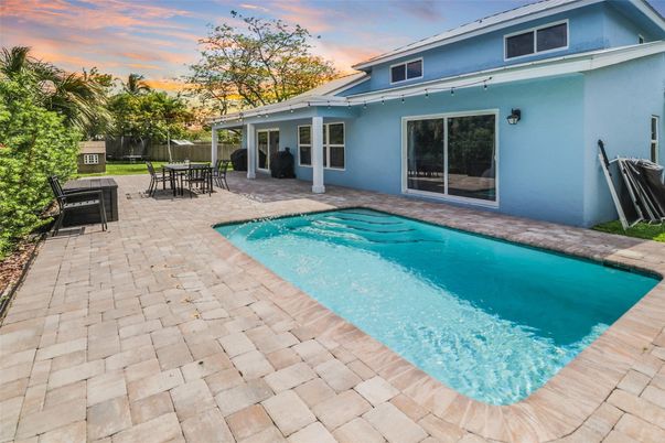 Exterior, Pool