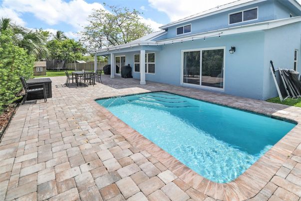 Exterior, Pool